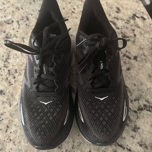 Hoka Clifton 9 - NEW